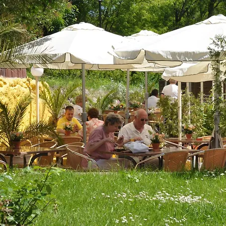 & Restaurant Maerkische Schweiz Букков